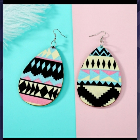 Chic Zag Earrings - Picture 1 of 2